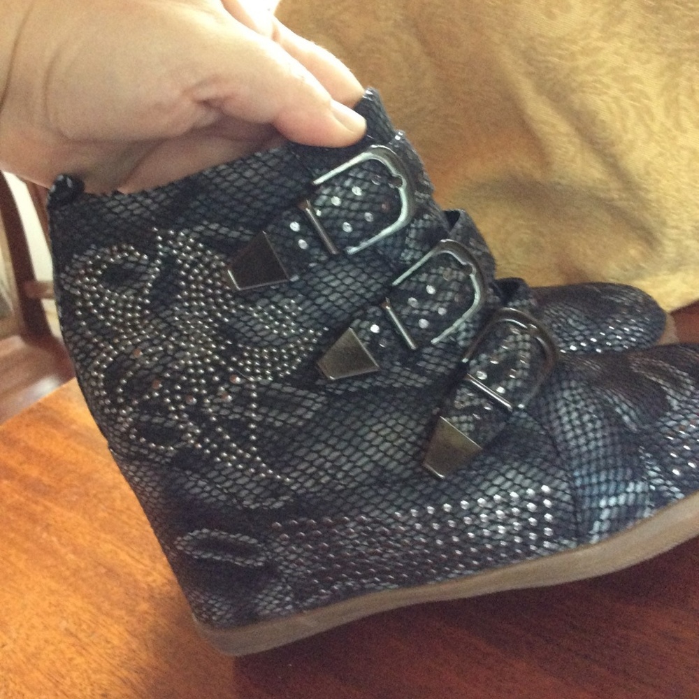 Women’s Penny Sue Zip Up Booties Straps & Studded - Picture 4 of 7